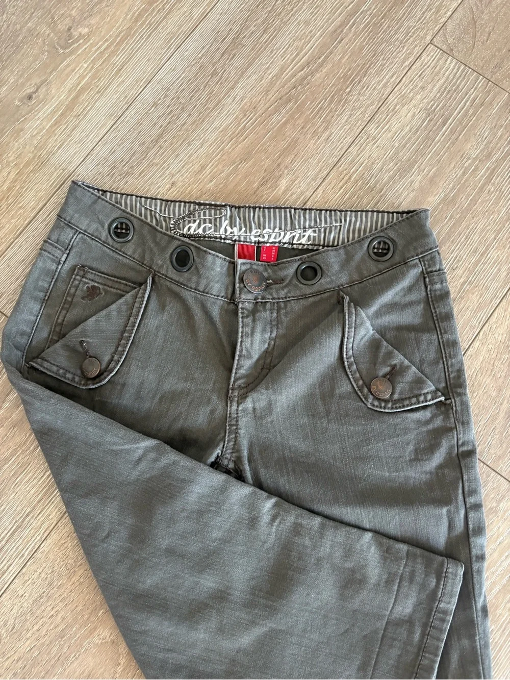 edc by Esprit Charcoal Cropped Cargo Capris - Picture 8 of 8